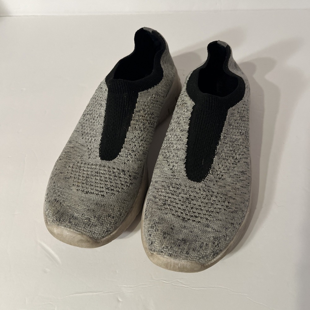 Skechers Women's Slip On Sneakers Size 8 Gray And Black